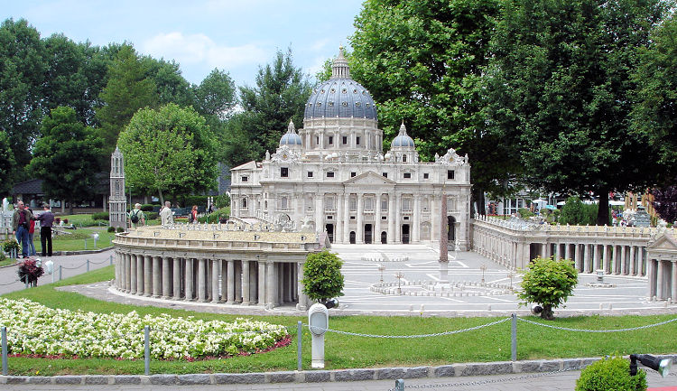 Klagenfurt: Minimundus Model of St.Peter's basilica